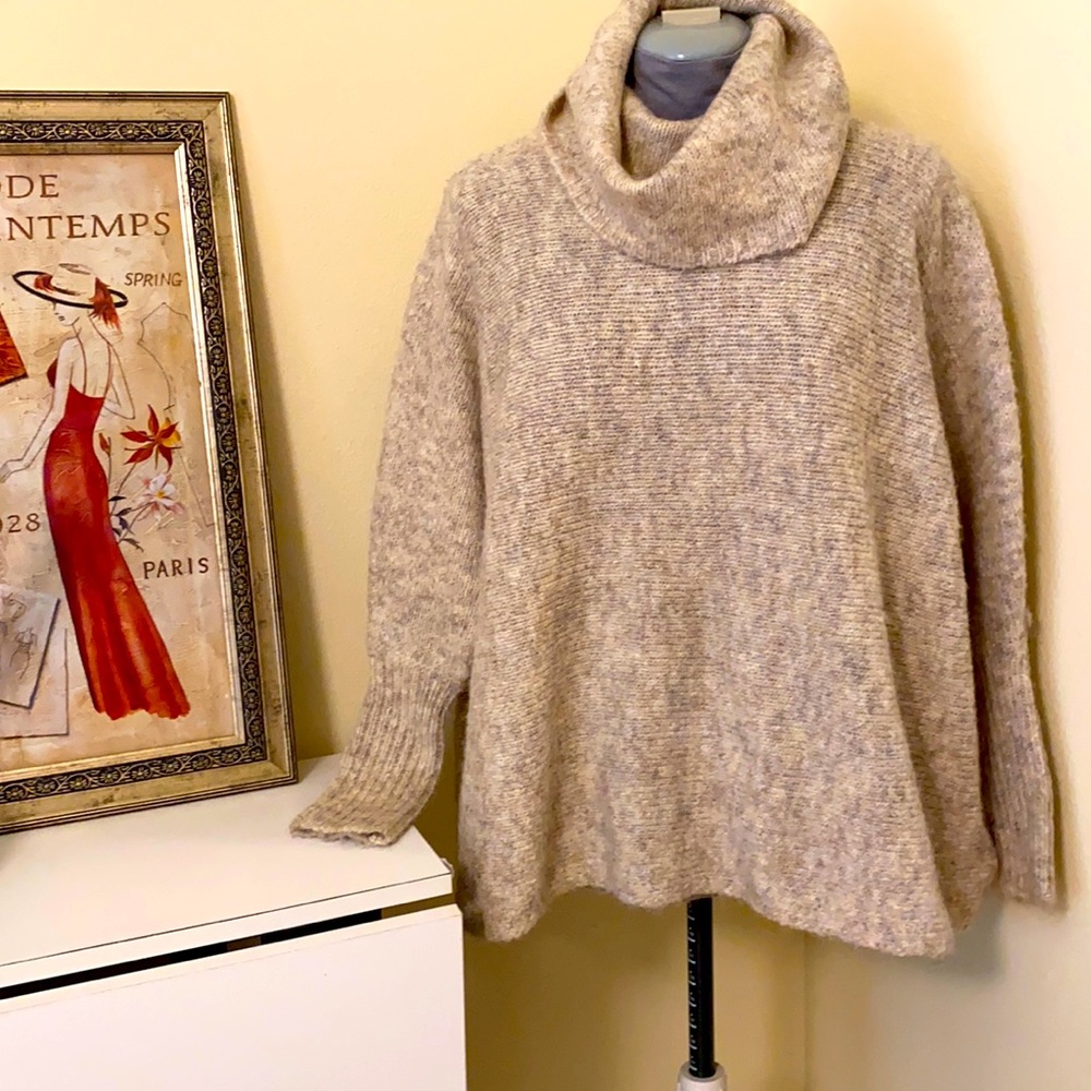 Jessica Simpson sweater